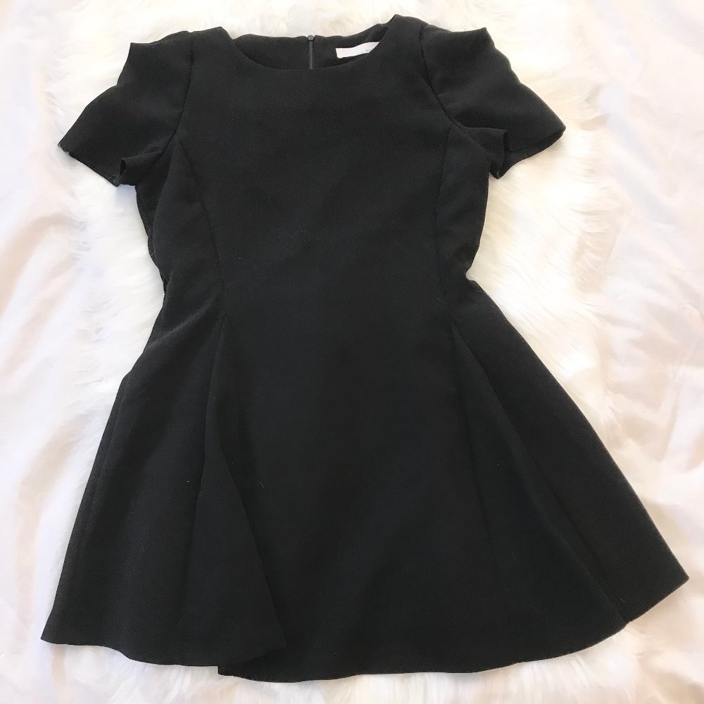 Anthro Mool [mu:l] flare dress w/ pointed shoulder